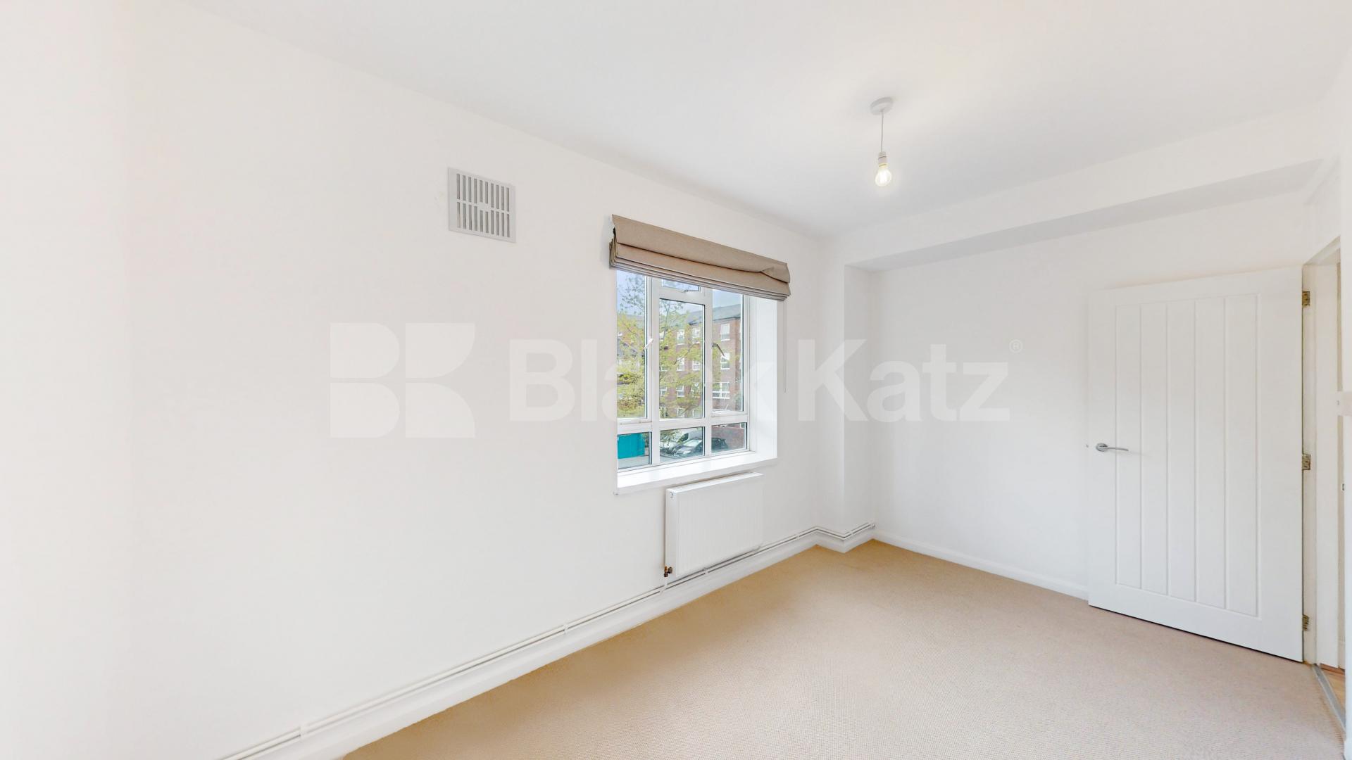 Newly refurbished three double bed flat in the heart of St Johns Wood St Johns Wood Road, St Johns Wood